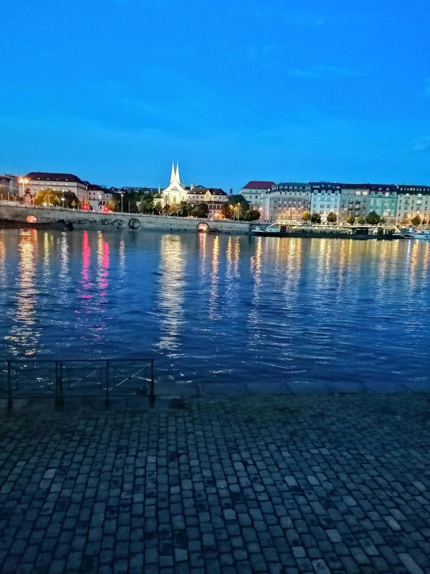 Valentinka Minutes Away From Charles Bridge Praga Exterior foto